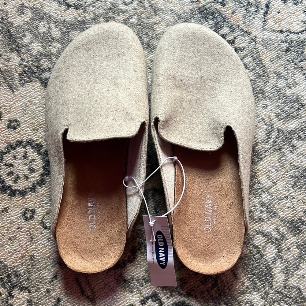 Women’s Slip-On Shoes